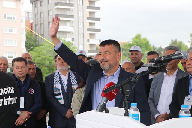 1 Mayıs Emek ve Dayanışma Günü'nde Vatandaşlar Birlikte Mücadele Ediyor