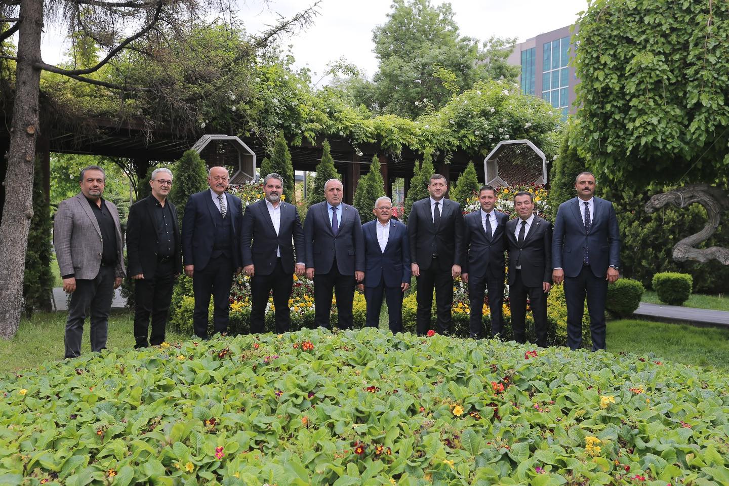 MHP Kayseri Milletvekili Baki Ersoy, Kayseri Büyükşehir Belediye Başkanı Dr. Memduh Büyükkılıç'ı Ziyaret Etti