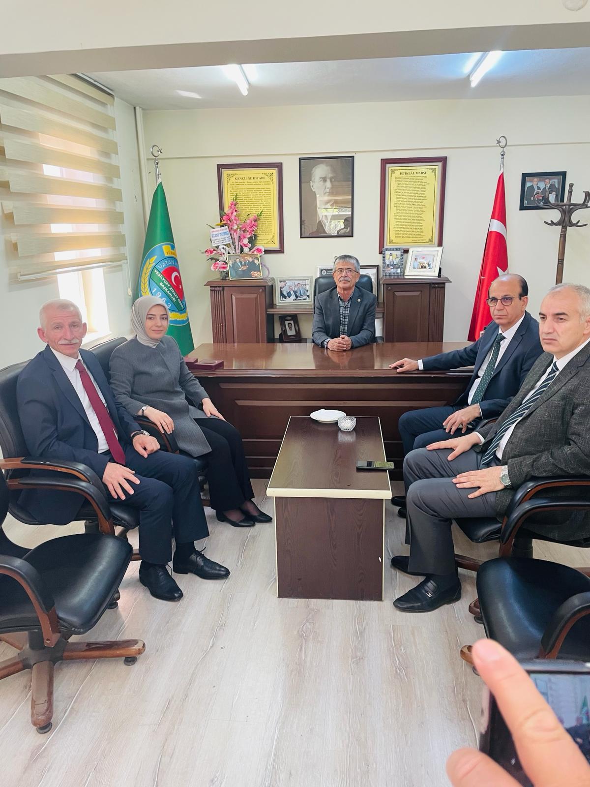 Kaymakamımız Kiraz Ağaçlarına Zirai İlaç Dağıtımı Yaptı