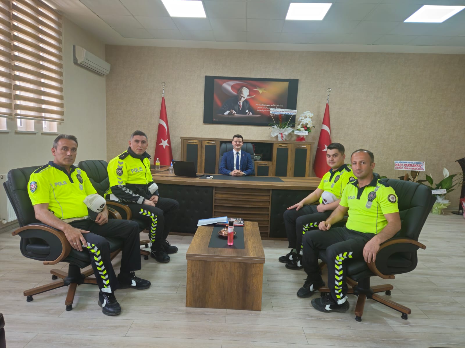 Sn. Kaymakamımız İbrahim CESUR'a Hekimhan Bölge Trafik İstasyon Amirliği Personelleri Tarafından Hayırlı Olsun Ziyareti Gerçekleştirildi.