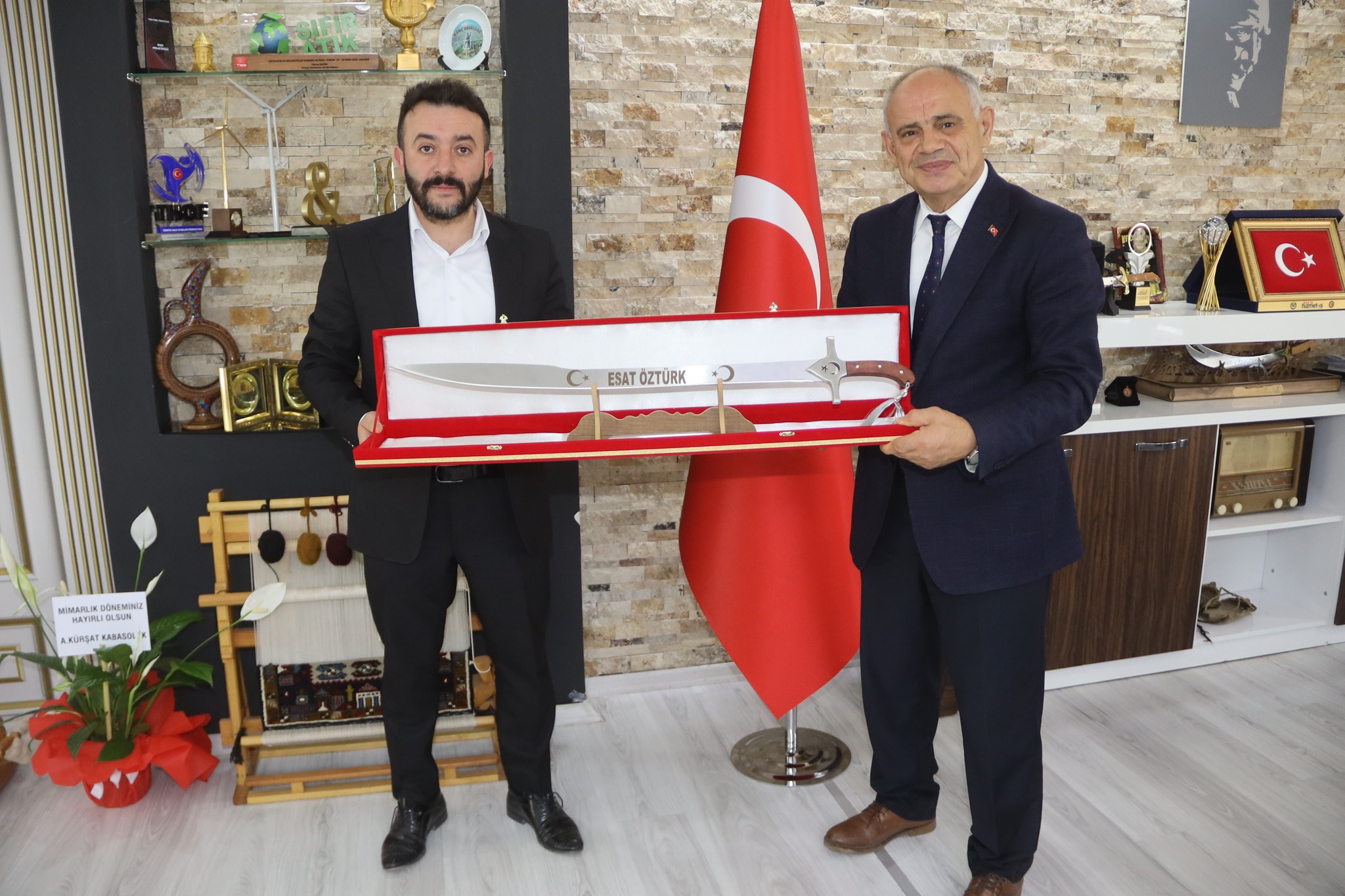 İş İnsanı Abdullah Göksun Belediye Başkanı Esat Öztürk'ü Ziyaret Etti