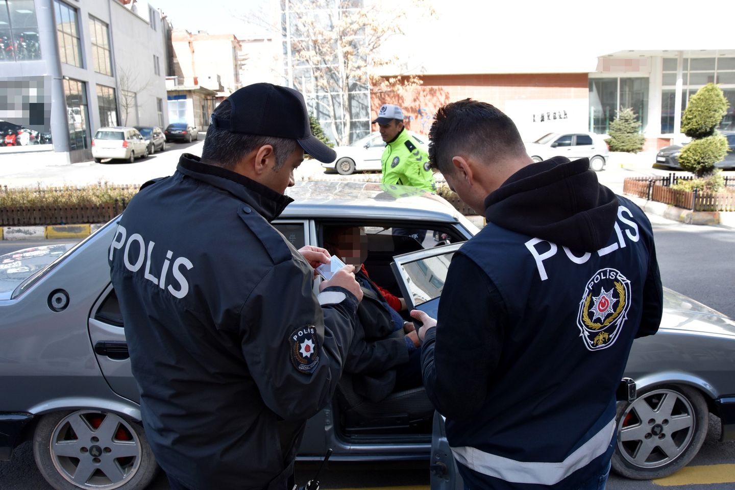 Emniyet Operasyonu: Aranan 3 Kişi Yakalandı, Kayıp Şahıs Bulundu