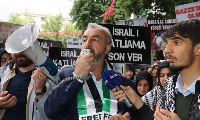 Kayıplarını yaşayan Gazzeli annelerin acılarını dile getirmek için yürüyüş düzenlendi