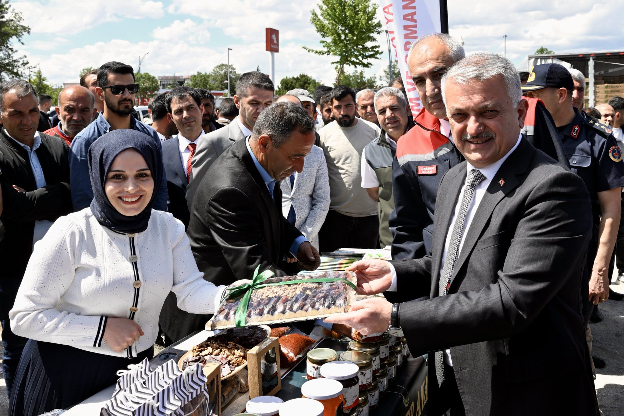 Vali Ersin Yazıcı, Tarımsal Üretimi Desteklemek İçin Zirai Ekipman Dağıtım Törenine Katıldı
