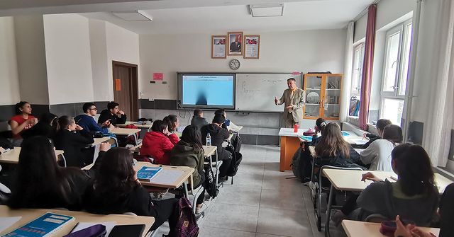 Kendimi Tanıyorum, Mesleğimi Seçiyorum Projesiyle Öğrencilere Meslek Bilinci Aşılanıyor