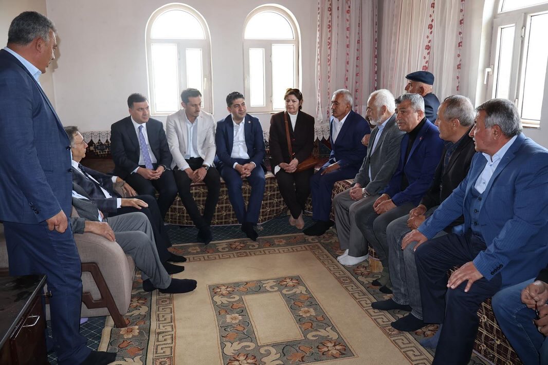 MHP Milletvekili İsmail Özdemir, Büyükkarmuklu Köyü'nde Vatandaşlarla Bir Araya Geldi
