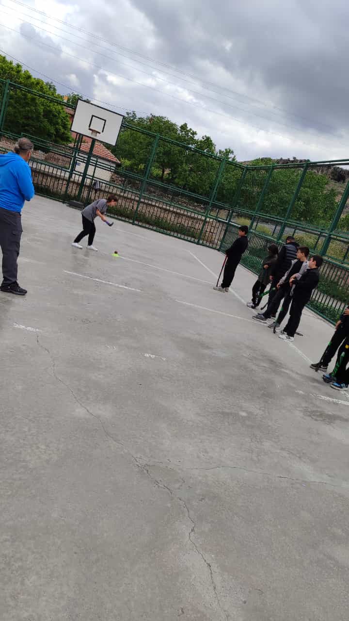 Kayseri'de Öğrencilere Çim Hokeyi Branşı Tanıtıldı