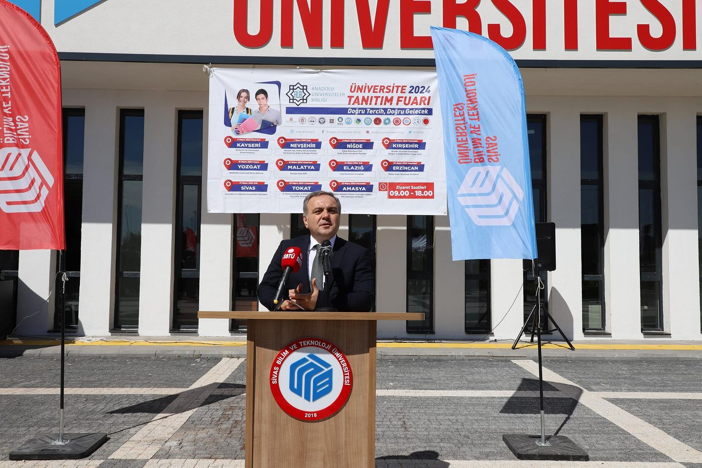 Üniversite Tanıtım Fuarı Sivas'ta Açıldı