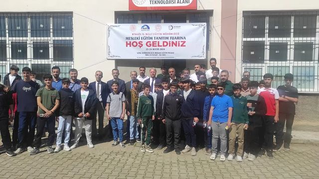 Fırat Kalkınma Ajansı tarafından desteklenen “Genç İstihdamı İçin Mesleki Eğitim” projesi kapsamında Bingöl'de Mesleki Eğitim Tanıtım Fuarı düzenlendi