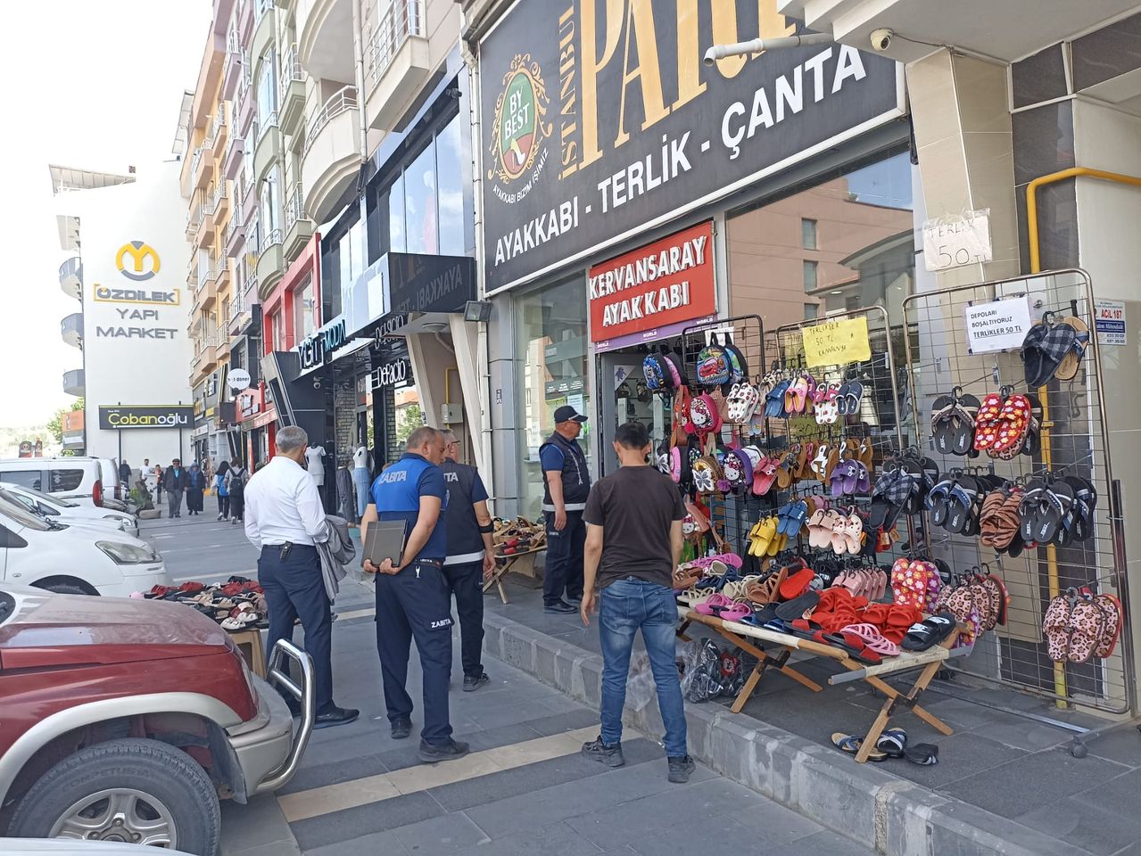 Belediye Ekiplerinden Kaldırım ve Yol Denetimi