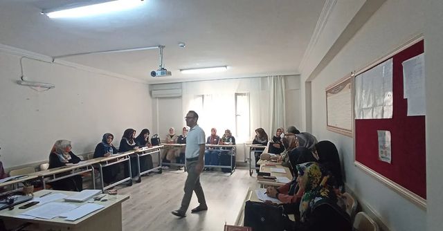 Deprem Bölgesinde Görev Yapan Kurs Öğreticilerine Eğitim Programları Düzenlendi