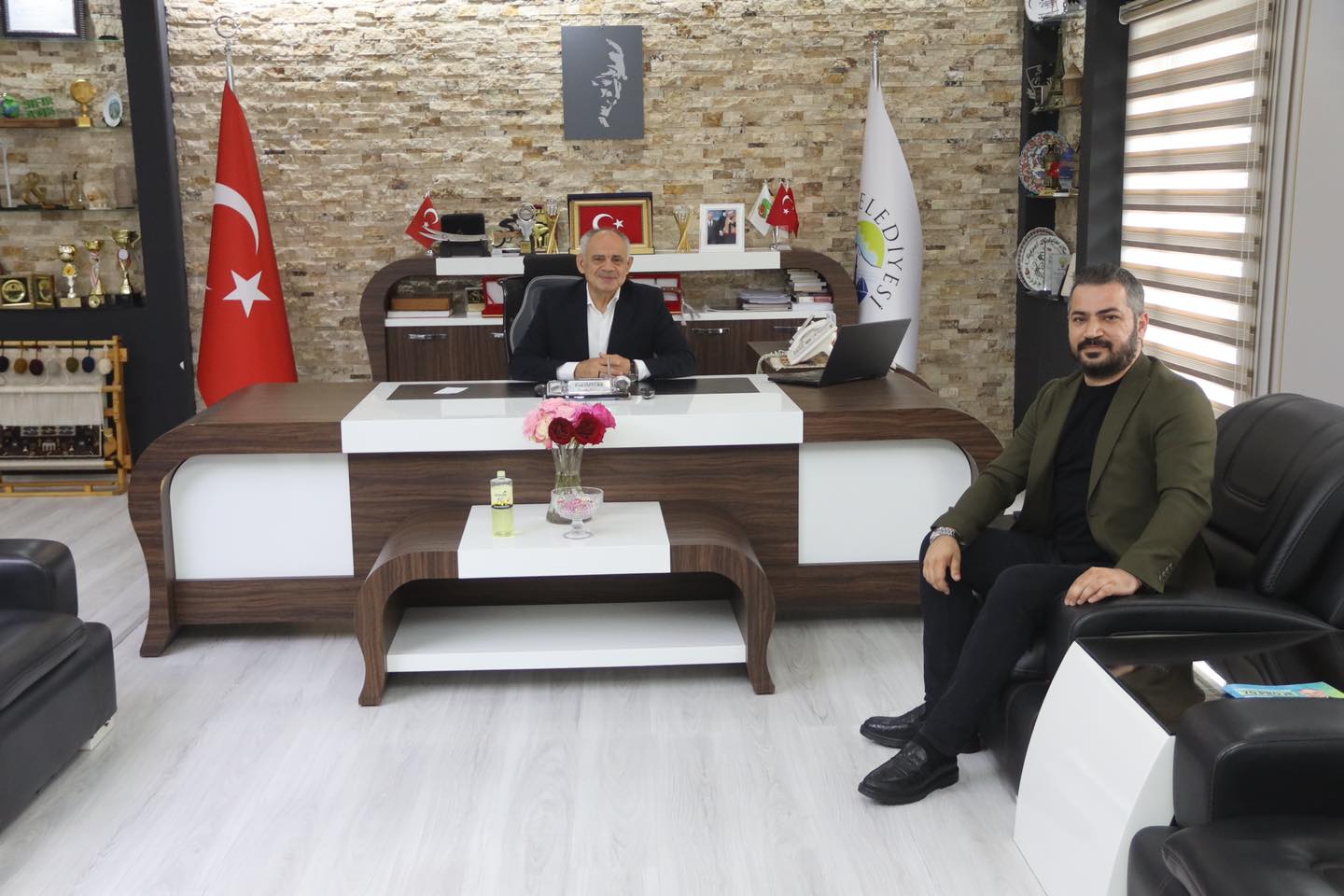 Ankara'dan iş insanı Tamer Altun, Yahyalı Belediye Başkanı Esat Öztürk'ü ziyaret etti.