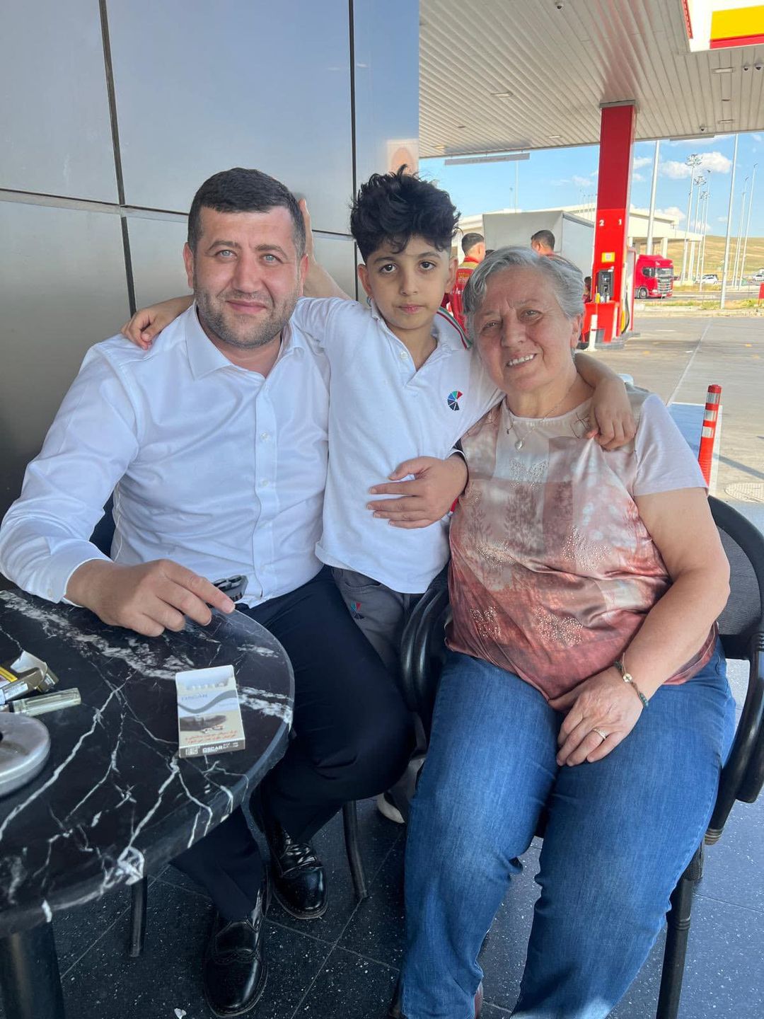 MHP Milletvekili Baki Ersoy, Aile Buluşmasında Duygu Dolu Anlar Yaşadı