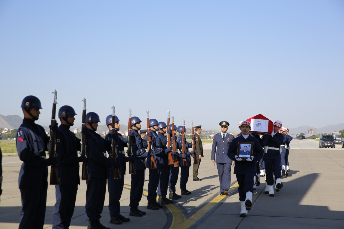 Hava Pilot Albay Uğur Yıldız ve Hava Pilot Albay Gökhan Özen'in Şehit Cenazeleri Son Yolculuğuna Uğurlandı