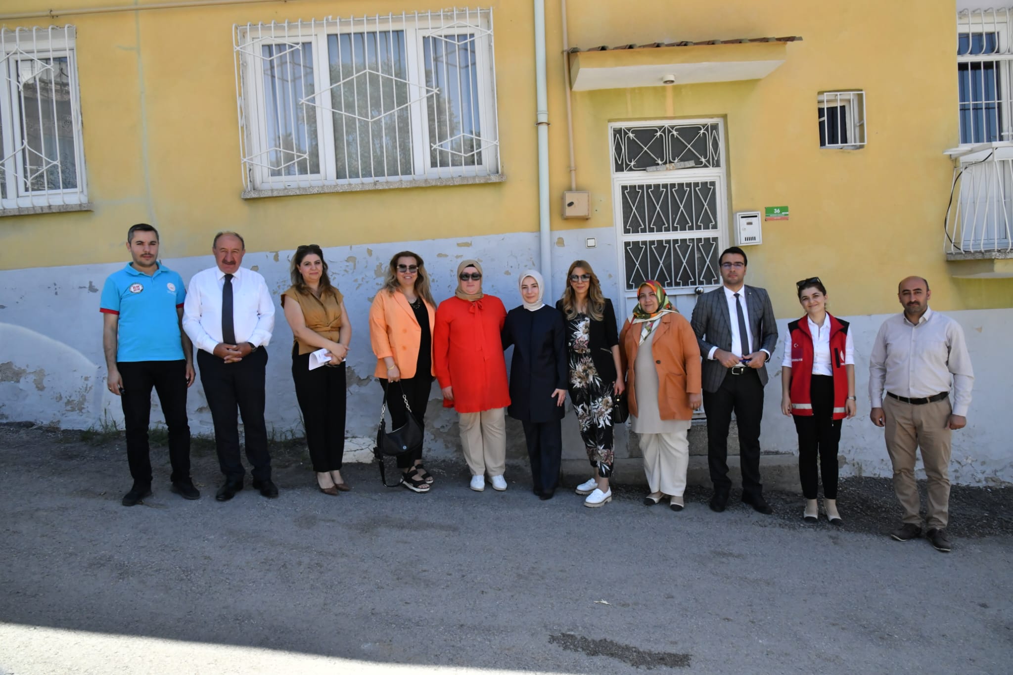 Hanımefendi Hanife Yazıcı, Aileleri Evlerinde Ziyaret Etti