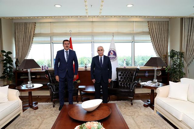 AK Parti Milletvekili Bülent Tüfenkci, Anayasa Mahkemesi Başkanı Kadir Özkaya'yı Ziyaret Etti