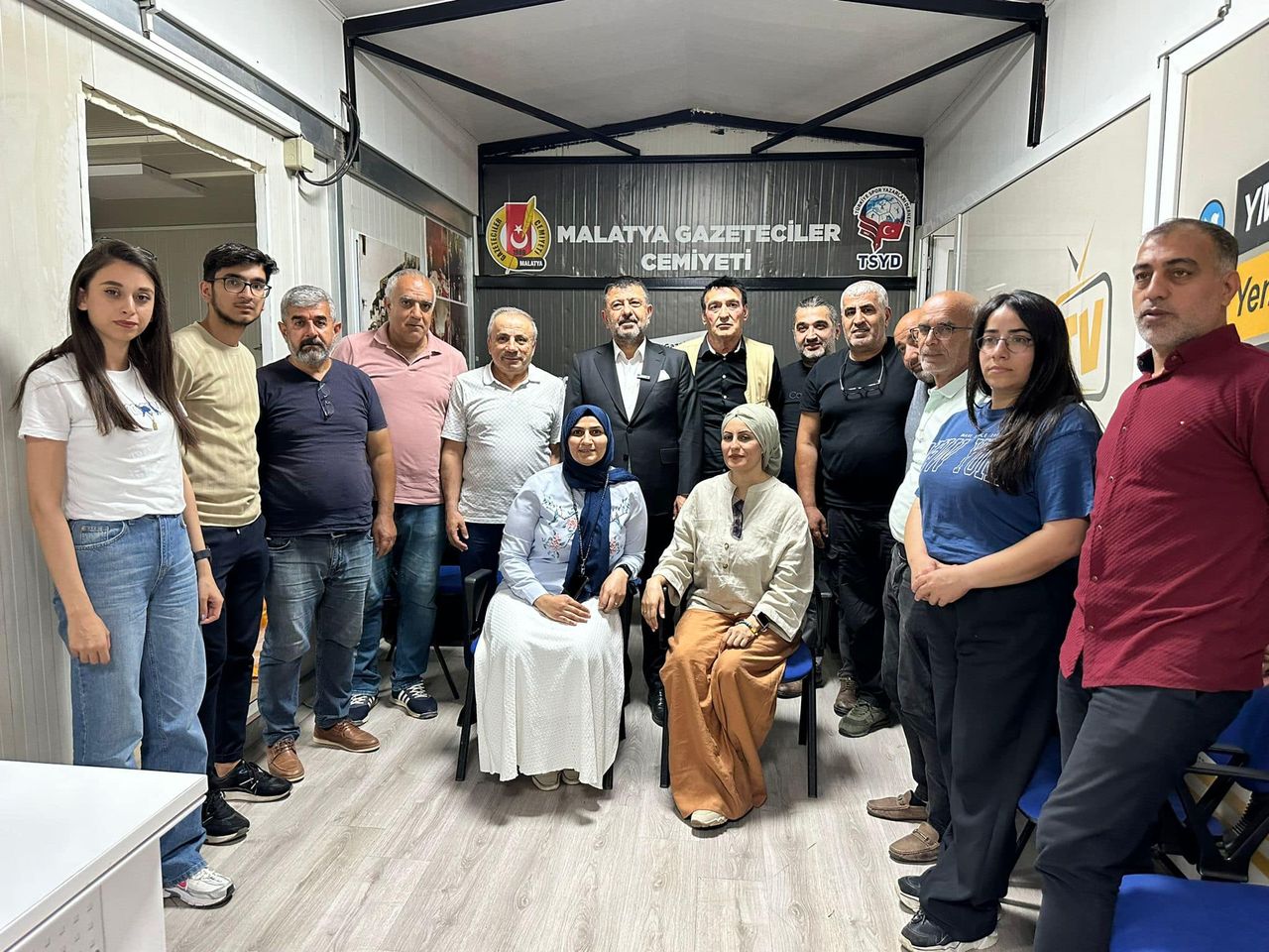 Malatya Büyükşehir Belediye Başkan Adayı Veli Ağbaba, Malatya Gazeteciler Cemiyeti Başkanlığı'na Yeniden Seçilen Vahap Güner ve Yönetimine Başarı Dileklerini İletti