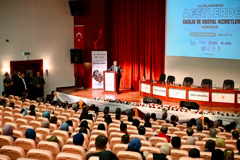 Vali Ersin Yazıcı, Uluslararası Afetlerde Sağlık ve Sosyal Hizmetler Kongresine Katıldı