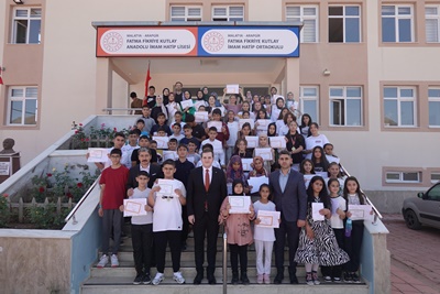 Kaymakam Fikri BADİOĞLU, İlçe Milli Eğitim Müdürü Sadık ÖZDEMİR İle Karne Törenine Katıldı