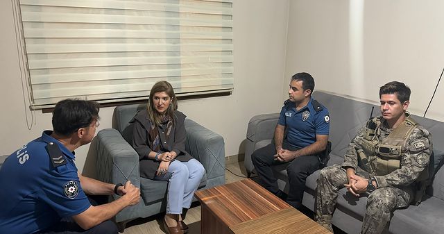 AK Parti Malatya Milletvekili İnanç Siraç Kara Ölmeztoprak, Çiftlik Uygulama Kontrol Noktası’nda Görev Yapan Güvenlik Güçlerini Ziyaret Etti