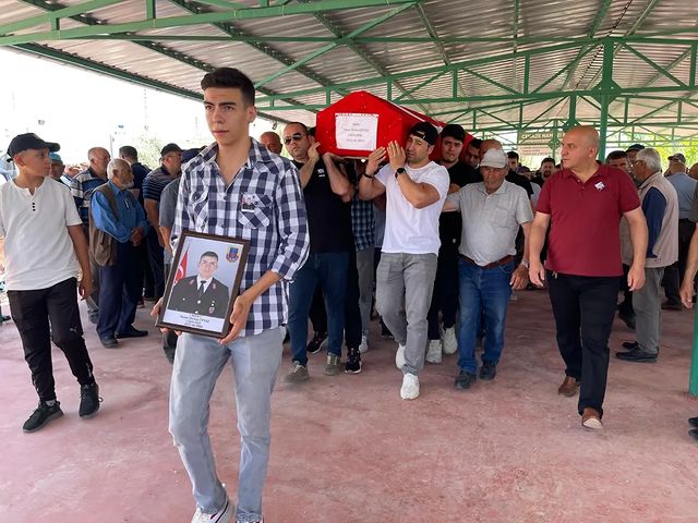 Avanos Belediye Başkanı Mustafa Kenan Sarıtaş, Trafik Kazasında Hayatını Kaybeden Uzman Çavuşun Cenazesinde