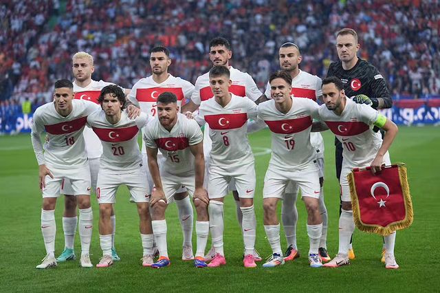 AK Parti Milletvekili Süleyman Özgün Türkiye A Milli Futbol Takımı'nı Övdü