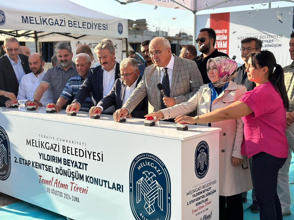 Kaymakam ve Belediye Başkanları Kentsel Dönüşüm Konutlarının Temel Atma Töreninde Buluştu