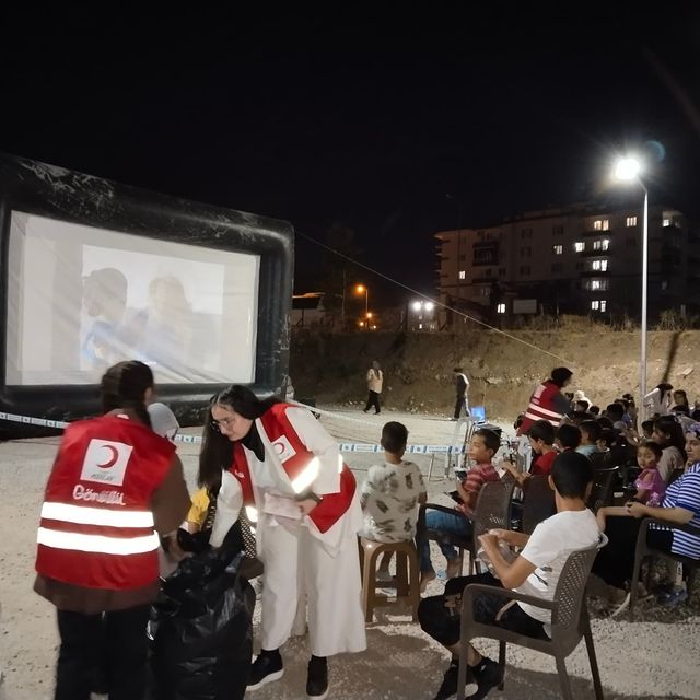 Türk Kızılay Malatya Şubesi Çocuklara Sinema Keyfi Yaşattı