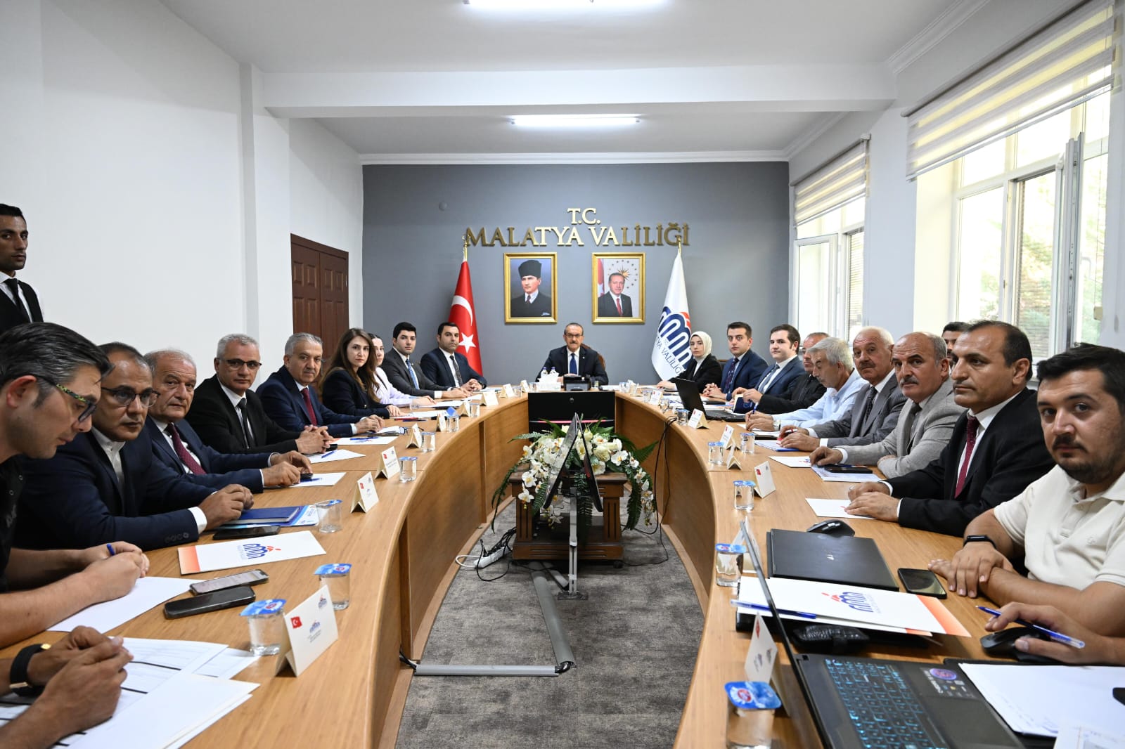 Valilik Toplantı Salonu'nda Toplu Konut ve Kırsal Kesim Konutları Yer Seçimi İstişare Toplantısı Gerçekleştirildi