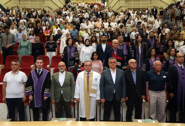 Erciyes Üniversitesi Diş Hekimliği Fakültesi 2023-2024 Eğitim-Öğretim Yılı Mezuniyet Töreni Düzenlendi