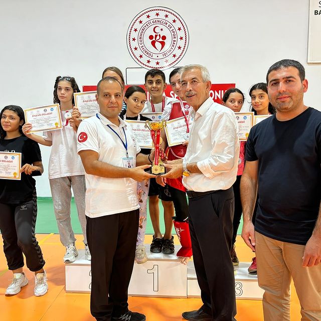 Arapgir Belediye Başkanı Haluk Cömertoğlu İller Arası Wushu Sanda Zafer Kupası'nda Sporcuları Destekledi