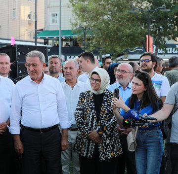 Rektör Prof. Dr. Kurtuluş Karamustafa, Klasik Otomobil Buluşması'na Katıldı