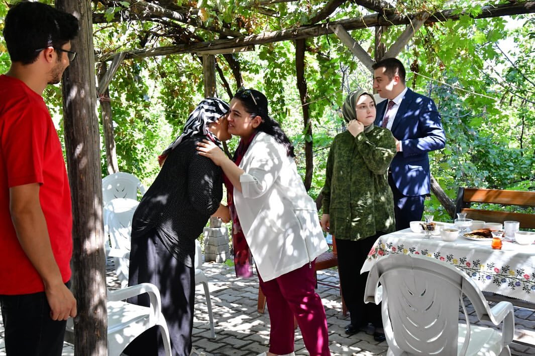 Vali Seddar Yavuz, Yazıhan İlçesinde Ailelerle Bir Araya Geldi