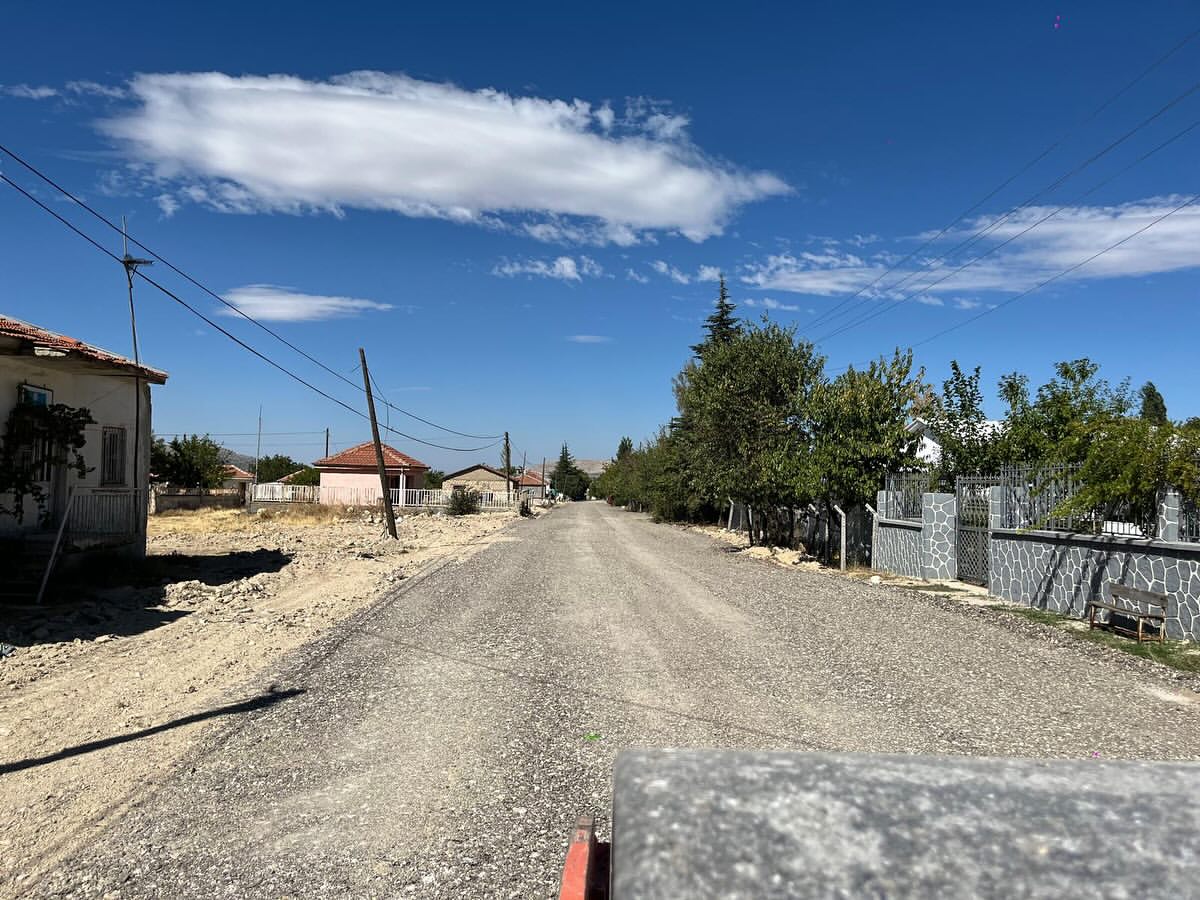Akçadağ Belediyesi, Develi Mahallesi'nde Yol Bakım Onarım Çalışması Gerçekleştirdi