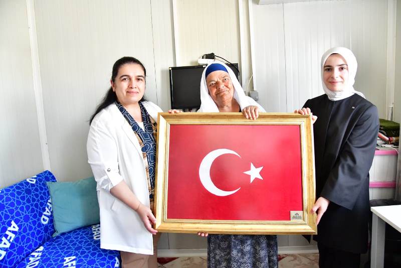 Yeşilyurt Rönesans-I Konteyner Kentinde Şehit Aileleri ve Yaşlılar Ziyaret Edildi