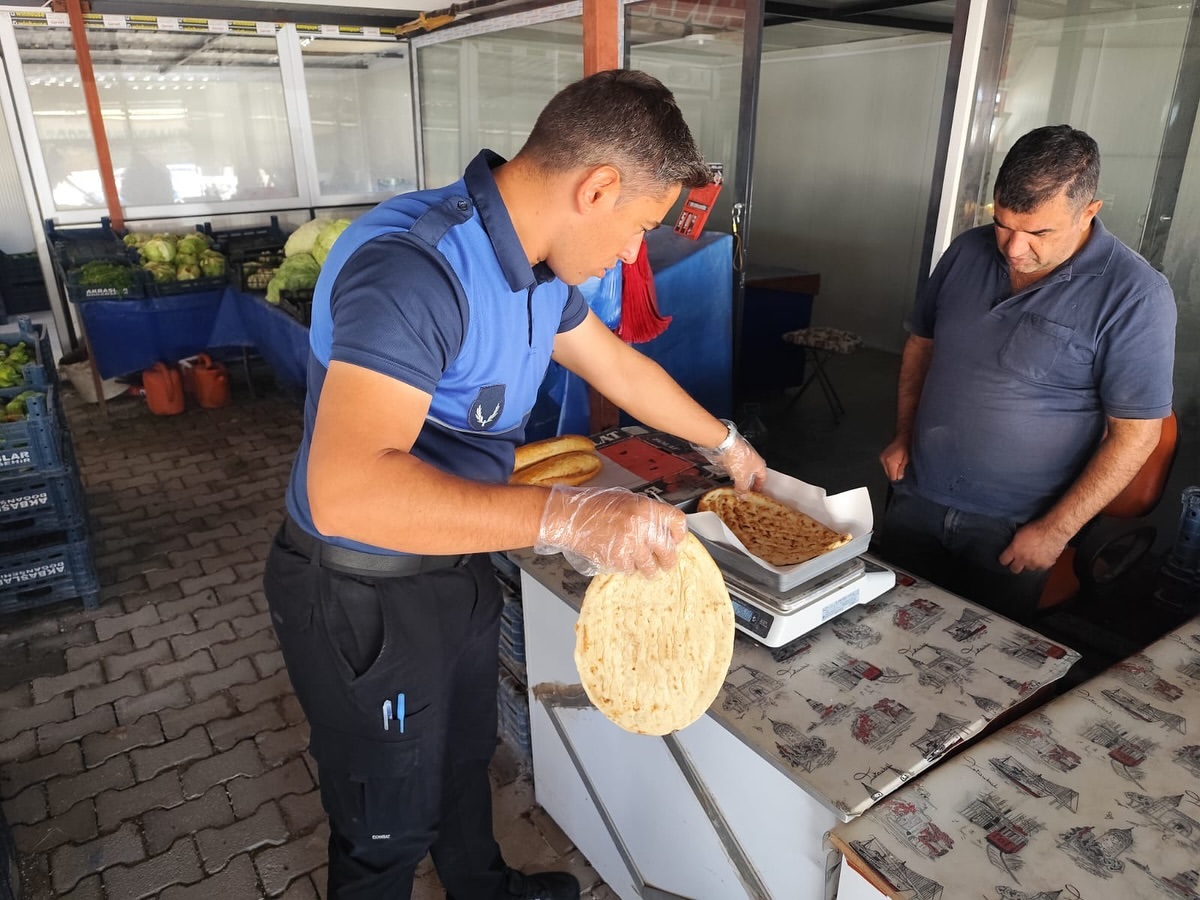 Zabıta Müdürlüğü İlçedeki Fırın ve Unlu Mamüller Üzerinde Denetim Yapıyor