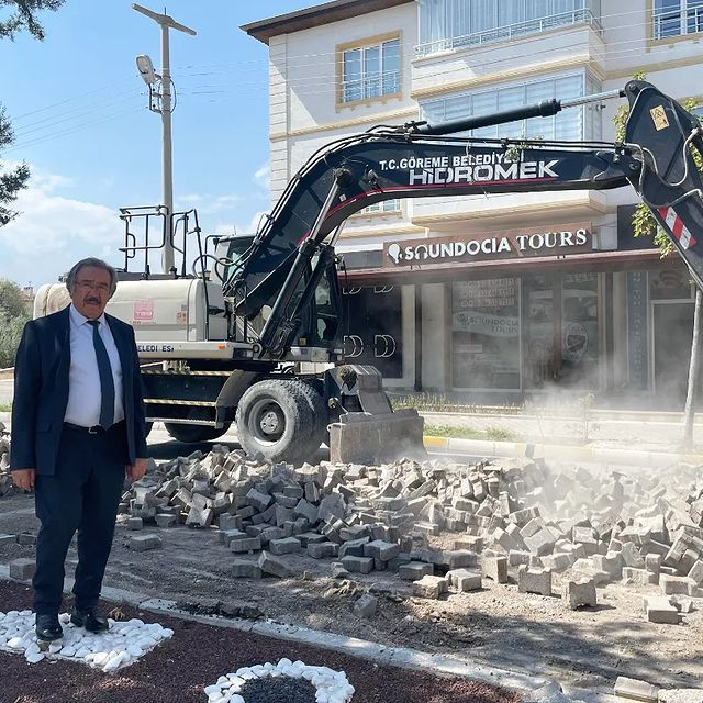 Avanos Belediye Başkanı Mustafa Kenan Sarıtaş, Fen İşleri Müdürlüğü ekipleri tarafından yapılan çalışmaları yerinde inceledi