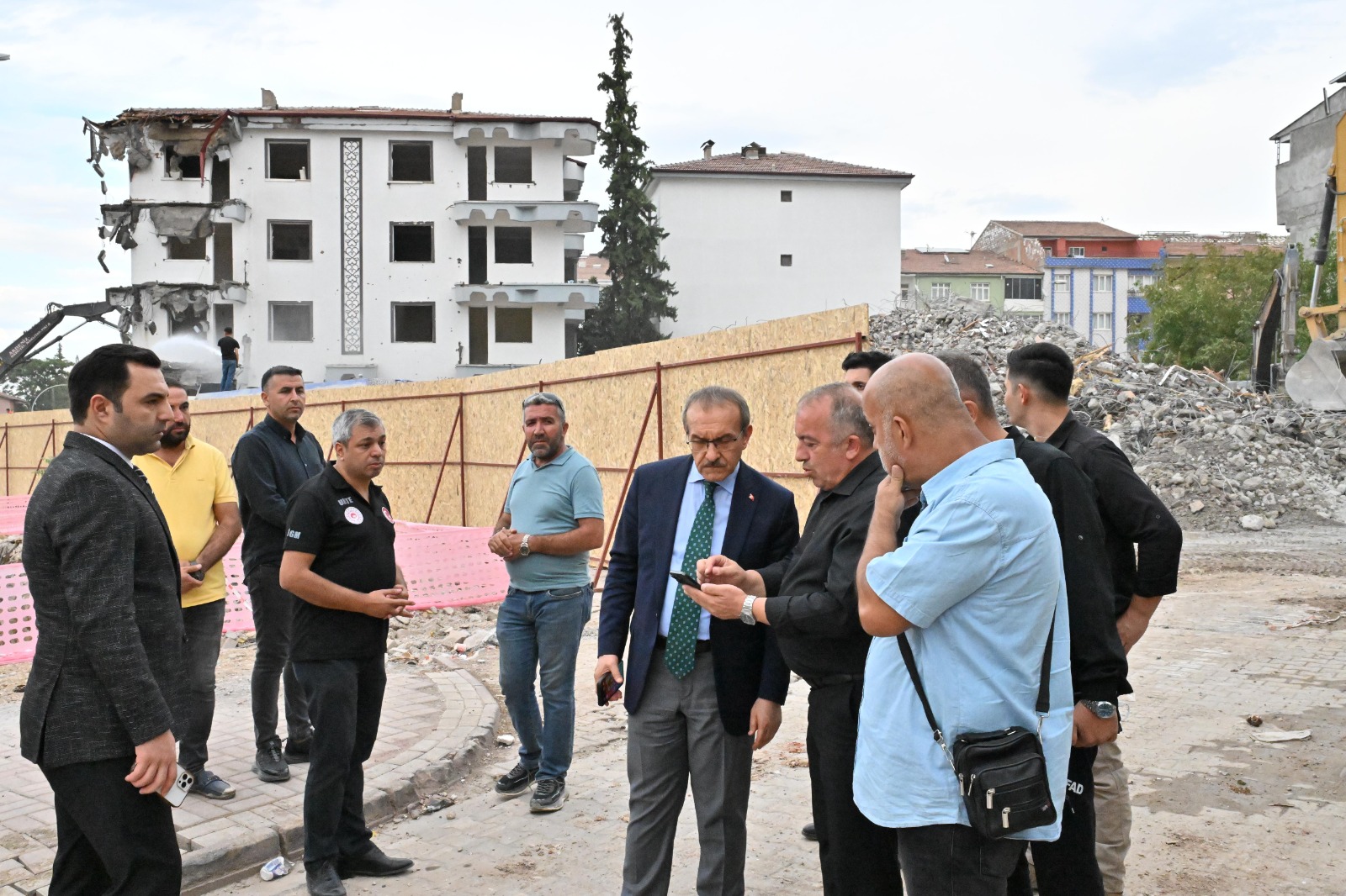 Vali Seddar Yavuz Yıkım Alanlarını İnceledi