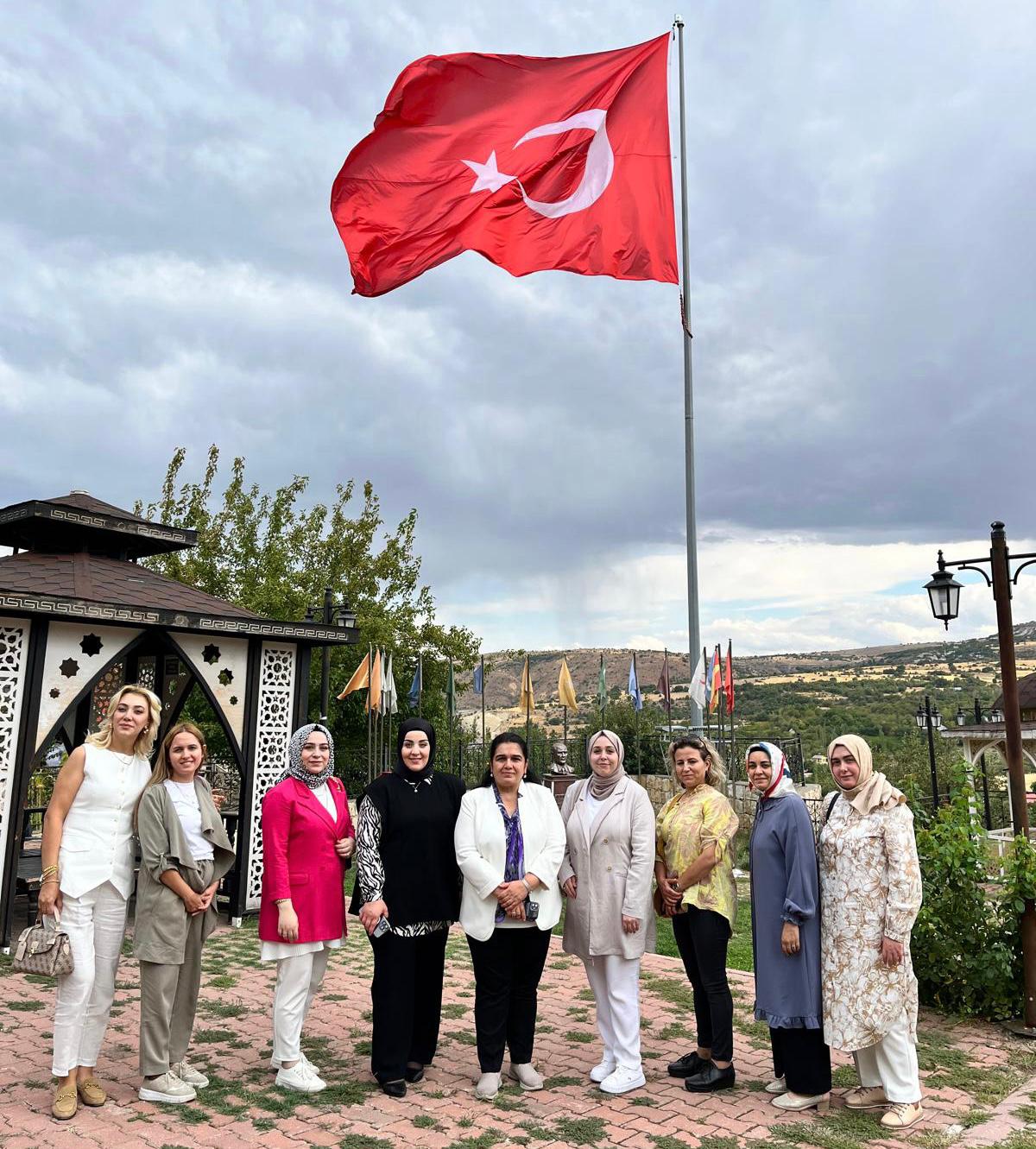 Malatya Valisi ve Kaymakamı'nın Eşleri Kadın Destek Merkezlerini Ziyaret Etti