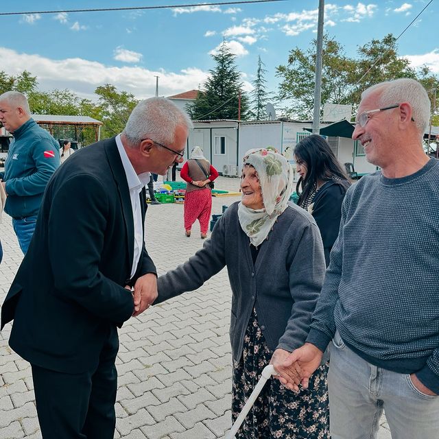 Arguvan Belediye Başkan Adayı Ersoy Eren, Halk Pazarında Esnafları Ziyaret Etti