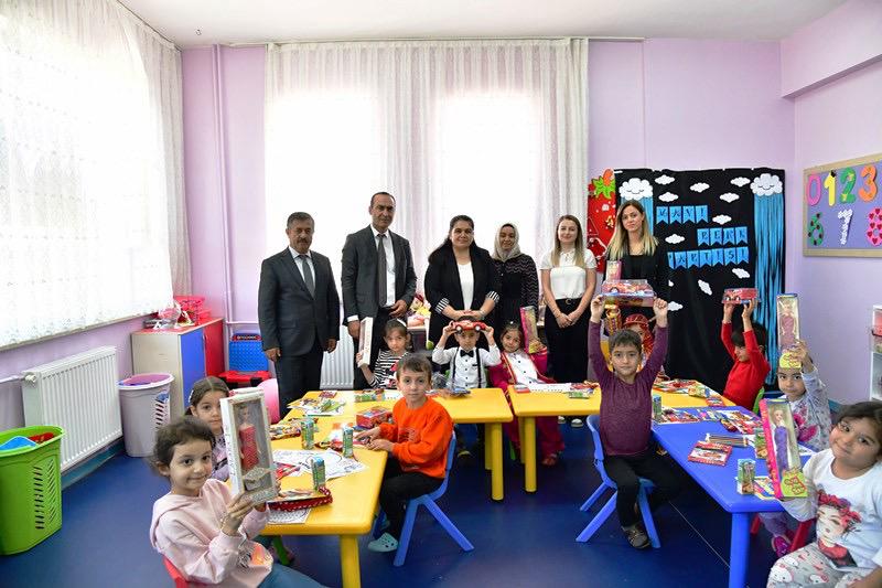 Vali Seddar Yavuz'un Eşi Hanımefendi Selda Yavuz, Battalgazi İlçesindeki Anaokullarını Ziyaret Etti