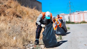 Malatya'nın Battalgazi İlçesinde Temizlik Çalışmaları Devam Ediyor