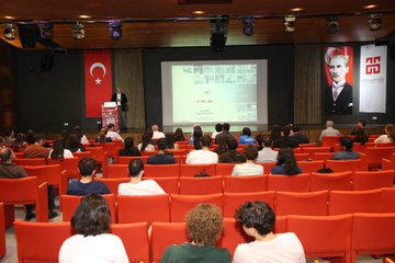 Emekli Uçak Mühendisi Can Erel AGU Talks Etkinliğinde Türk Havacılığının Tarihini Anlattı