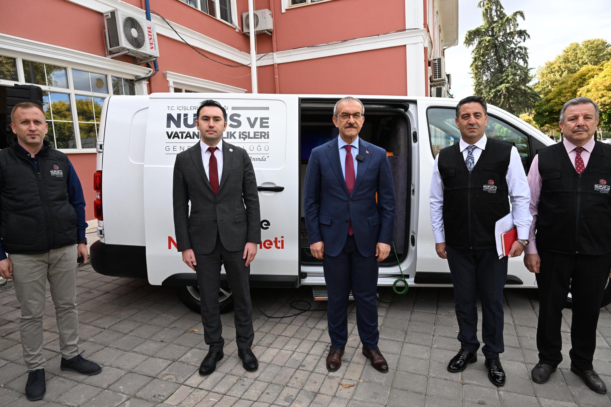 Vali Seddar Yavuz, Nüfus Mobil Hizmet Aracı Tanıtım Törenine Katıldı