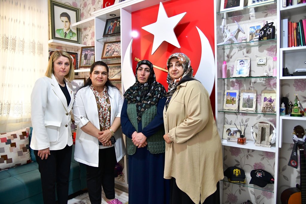 Ziyaret programında Şehit Aileleriyle Buluşan Hanımefendi Selda Yavuz