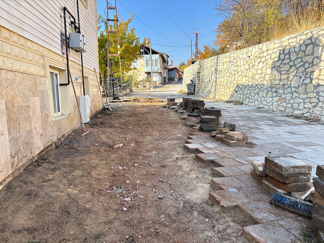 Arapgir Belediyesi Üst Yapı Çalışmalarına Devam Ediyor
