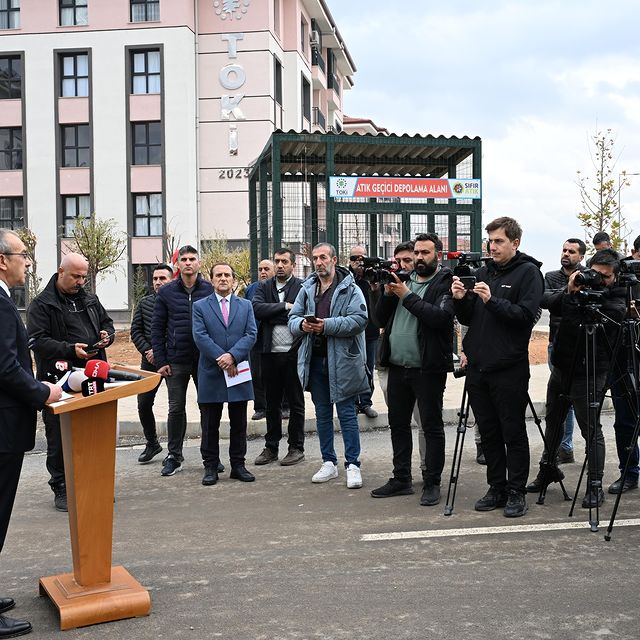 Malatya Valisi Seddar Yavuz İkizce TOKİ Deprem Konutları Hakkında Bilgi Verdi