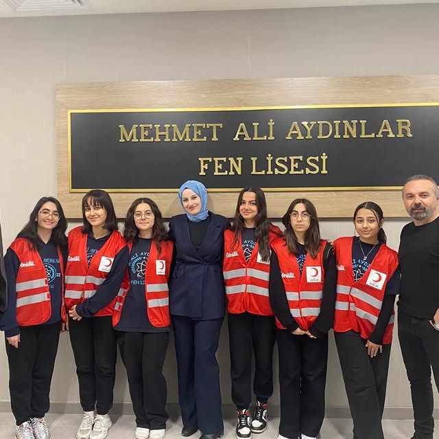 Öğretmenler Günü'nde Mehmet Ali Aydınlar Fen Lisesi'nde Anlamlı Kutlama