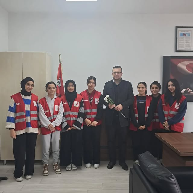 Öğretmenler Günü'nde Atatürk Kız Anadolu Lisesi Öğretmenlerini Unutmadı