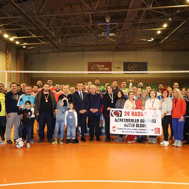 Öğretmenler Arası Voleybol ve Masa Tenisi Turnuvaları Ödül Töreni Yapıldı